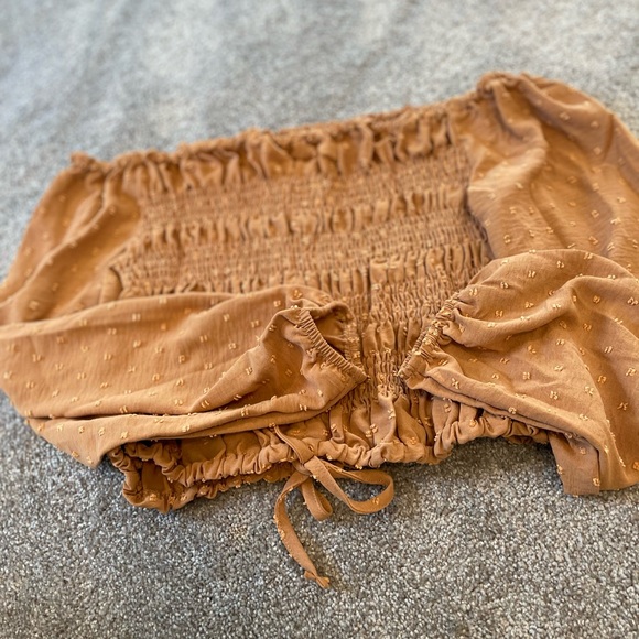 BN ! Off the shoulder ruched top - Picture 4 of 5